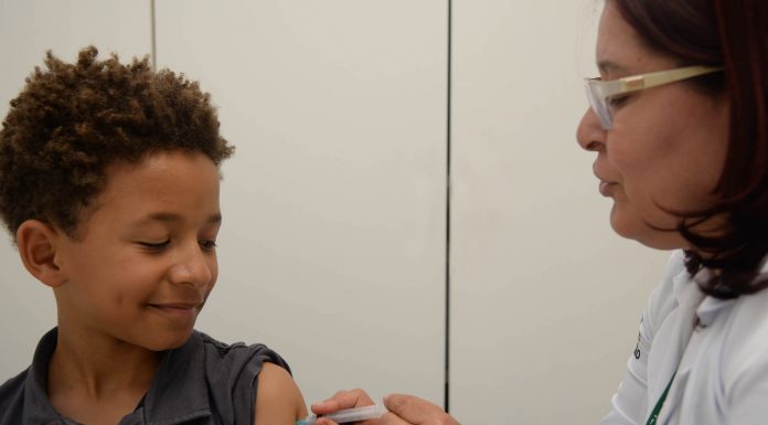 Vacinação em combate contra HPV para meninos começa em 2017