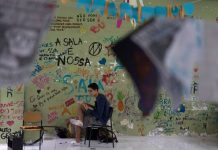 Brasil aumenta investimento em educação mas continua no grupo dos ‘lanternas’