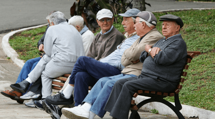 Reforma propõe idade mínima de 65 anos para aposentadoria