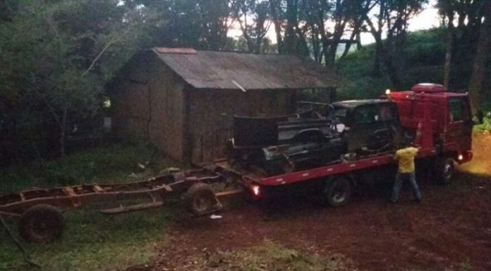 ROTAM encontra veículo furtado em processo de desmanche