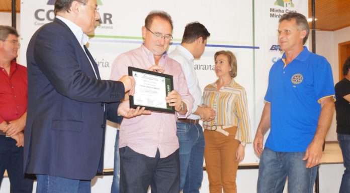 Entrega de casa populares em Clevelândia