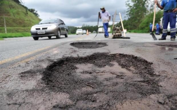 Chefe da Casa Civil garante tapa-buracos na PRC 280 em 24 horas