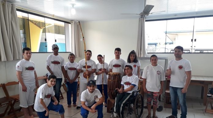 Apresentação dos alunos da capoeira da escola Clevelândia APAE!