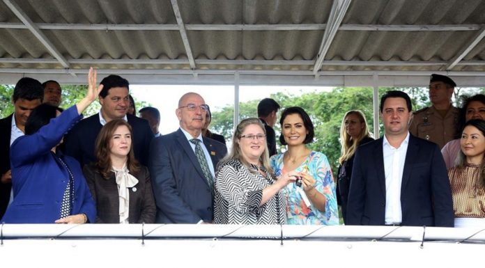 Leandre participa da entrega de veículos para o Sistema Único de Assistência Social