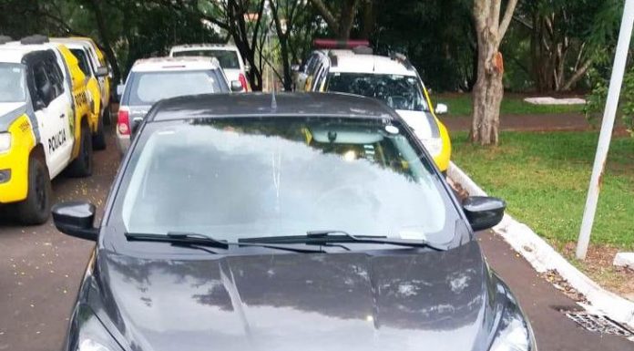 PM recupera veículo roubado em Clevelândia e prende assaltantes