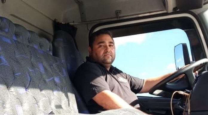 ‘Saí chorando dali’, diz motorista que levou cilindros de oxigênio doados por cervejarias a hospital de Clevelândia.