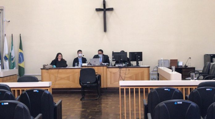 Ocorreu nesta manhã, na comarca de Clevelândia, realizado pelo Magistrado Antônio José Silva Rodrigues, o júri referente a um homicídio por golpes de facas, ocorrido entre 19:00/ 20:00 horas na data de 15 de dezembro de 2016.